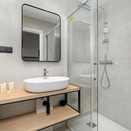 Modern Plac Wolnosci By Renters פוזנן